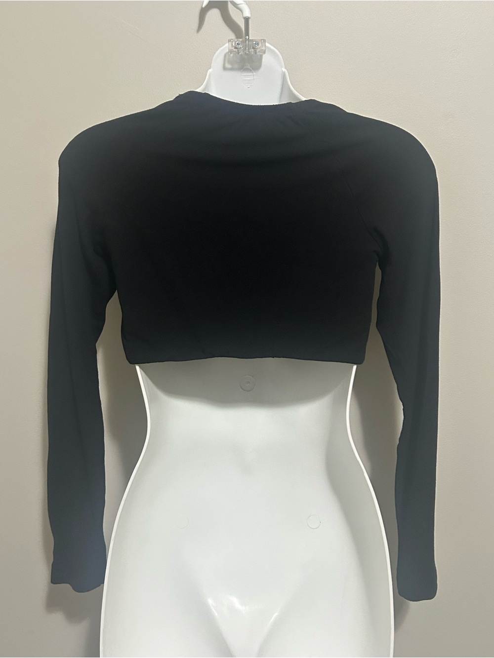 Black Long-Sleeve Cropped Bolero Top - Picture 4 of 7